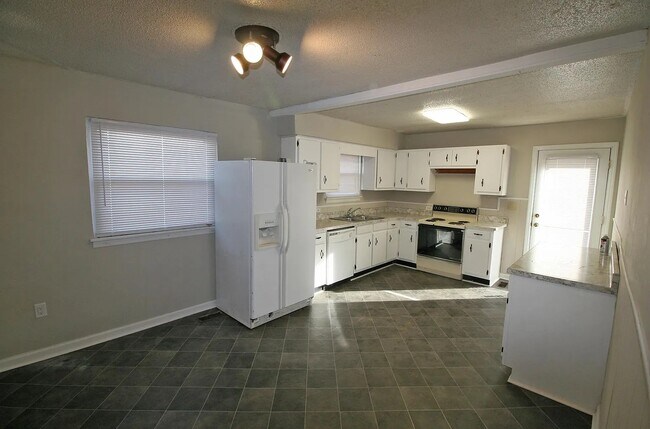 60 Hilltop Dr