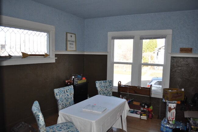 Photo - 701 3rd St NW