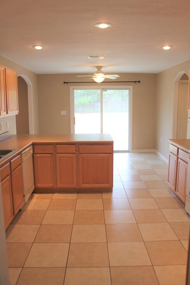 Photo - 8617 Olivera St