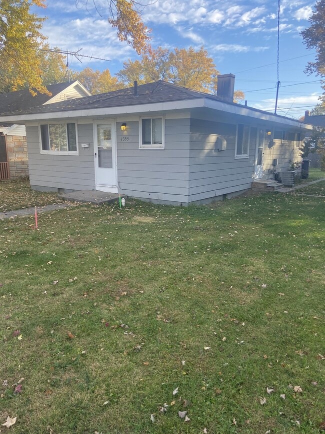 Building Photo - 1355 Bensch Dr Rental