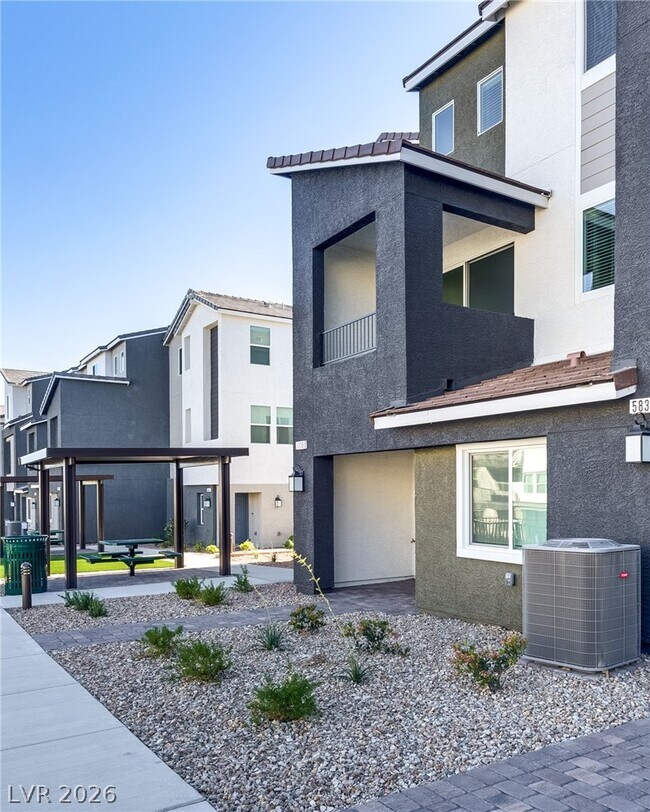 Photo - 5838 Kips Bay St