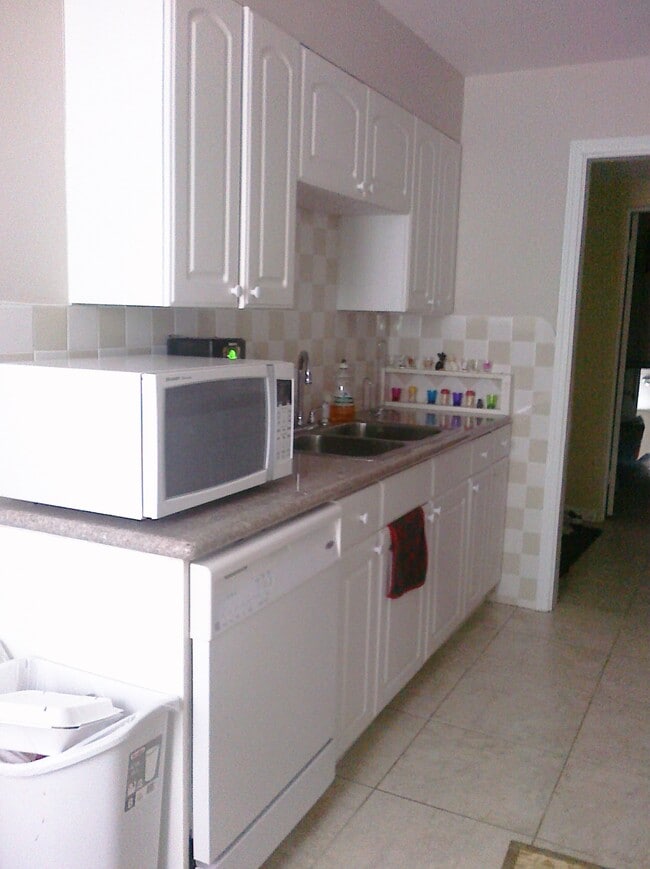 700 East Ave Unit B1