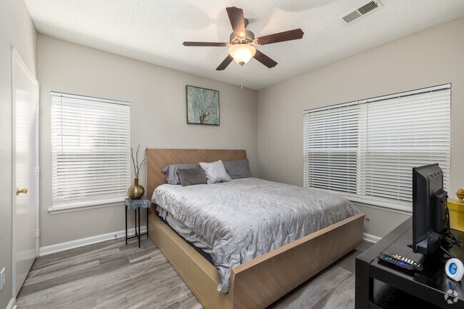2BD, 2BA - 950SF