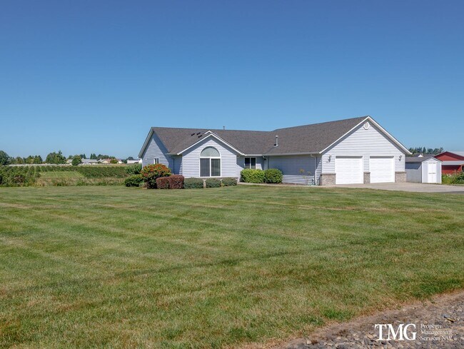 Building Photo - Ranch style 3 Bedroom Home In Country Setting With A/C And Paid Lawncare!!!