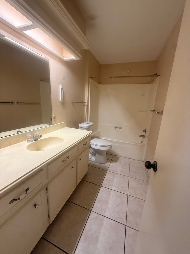 Photo - 286 Eastwood Dr Unit 288 Eastwood Back