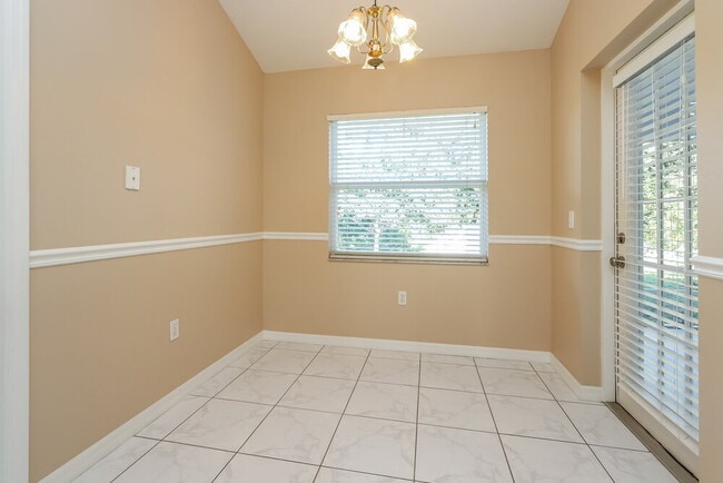 Photo - 5009 25th St E