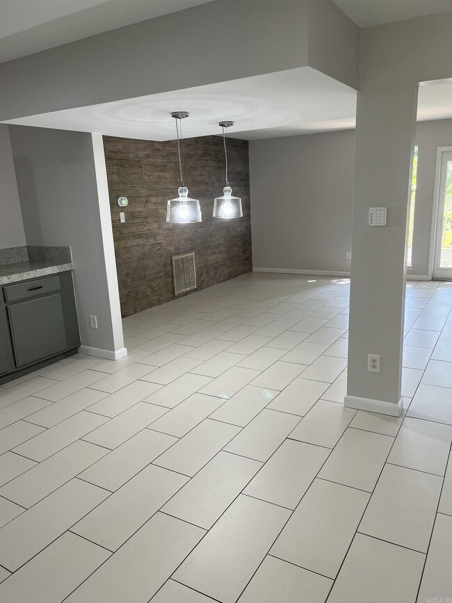 Photo - 68 White Oak Ln