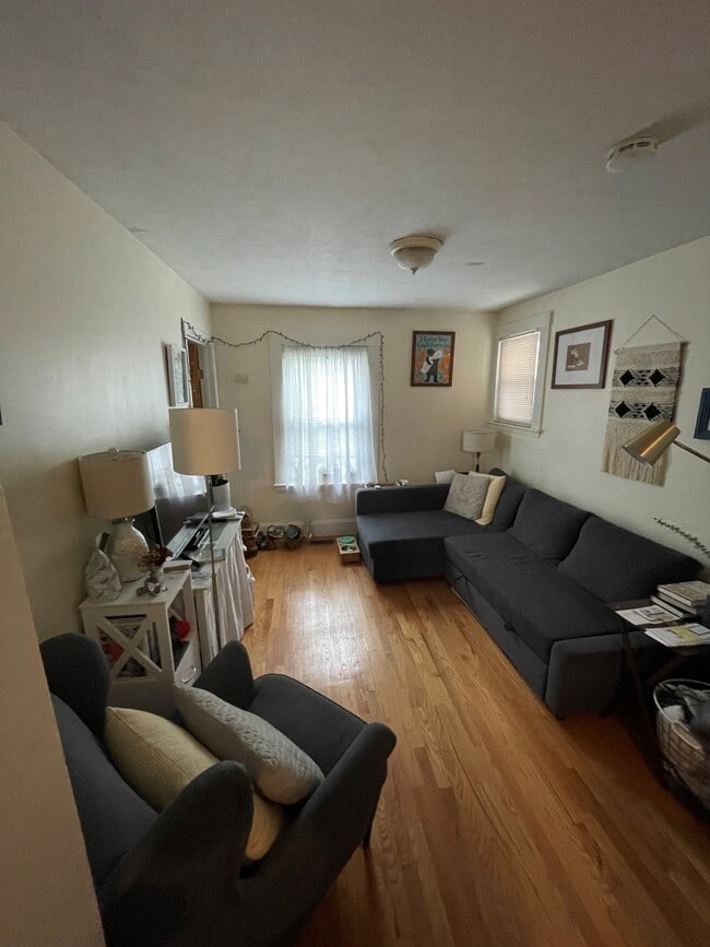 Building Photo - 17 Bay Unit 1R