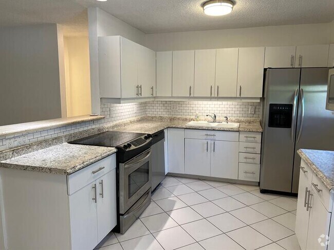 Building Photo - 220 NE 18th Ave Unit 2 Rental