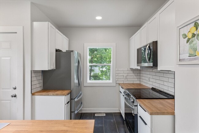 Photo - 3 Bedroom; 2 Bathroom near Hanscom Park!