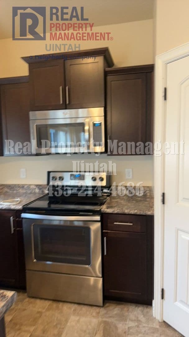 Photo - 3 bed 2.5 bath townhome in Fox Run