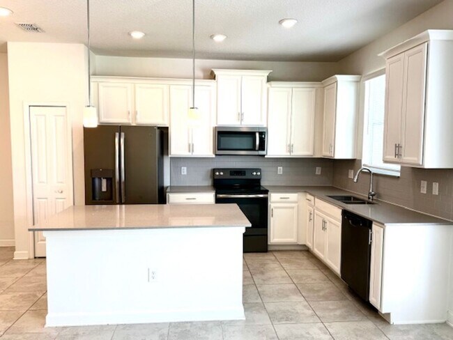 Photo - Townhome For Rent in Storey Lake - 3/2.5 with 2 car garage