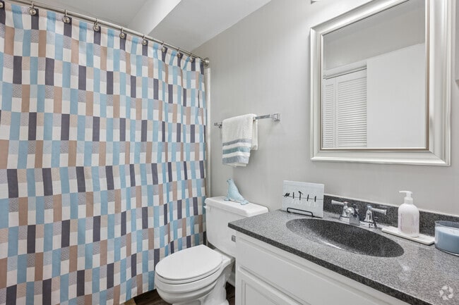 2BR, 2BA - 1,010SF - Primary Bathroom