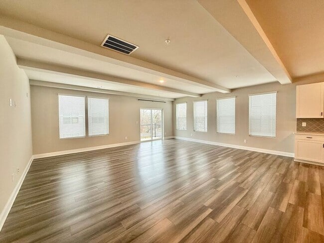 Photo - 1234 Coach Sta Aly