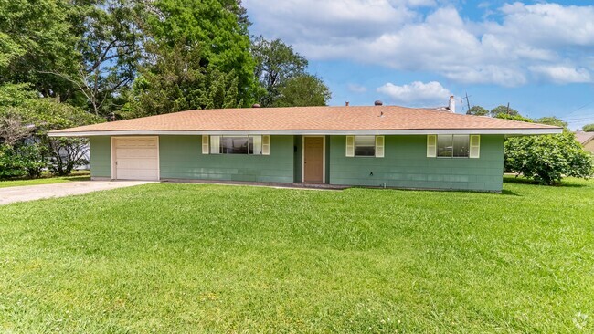 Building Photo - 2 Bedroom in Port Allen! Rental
