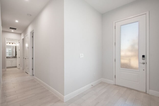 Photo - 6670 Bridgman St