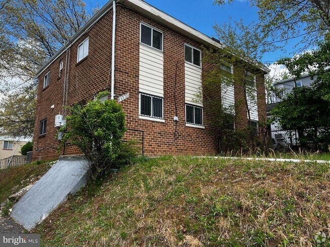 Building Photo - 4930 Eads Pl NE Rental