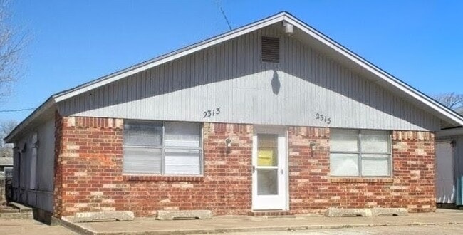 Building Photo - 2313 SE 11th Unit 2313 SE 11th