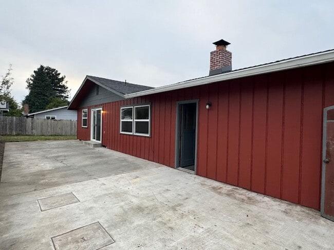 Photo - ZELIA! Arcata 3/2, 2 car garage, south facing patio