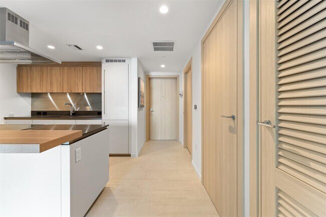 Building Photo - 1000 Brickell Plz Unit 3103 Rental