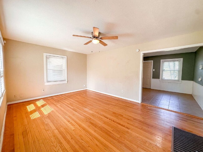 Photo - 2-bedroom, 1-bath home in Maxey Park!