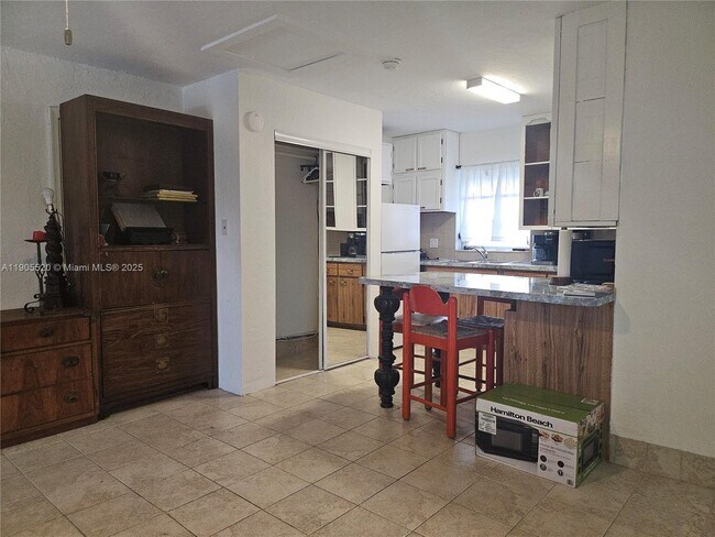 Photo - 305 SE 12th Ave Unit 2