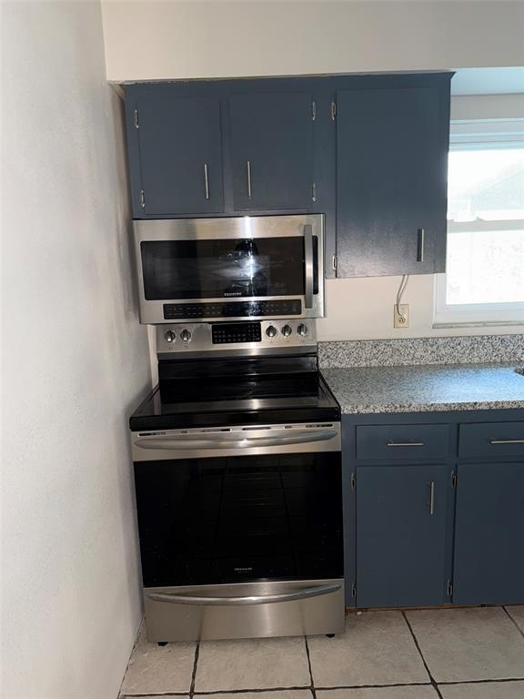 Photo - 1310 Cinnamon Way W