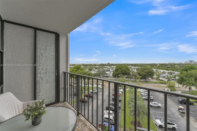 Building Photo - 1000 Parkview Dr Unit 723 Rental