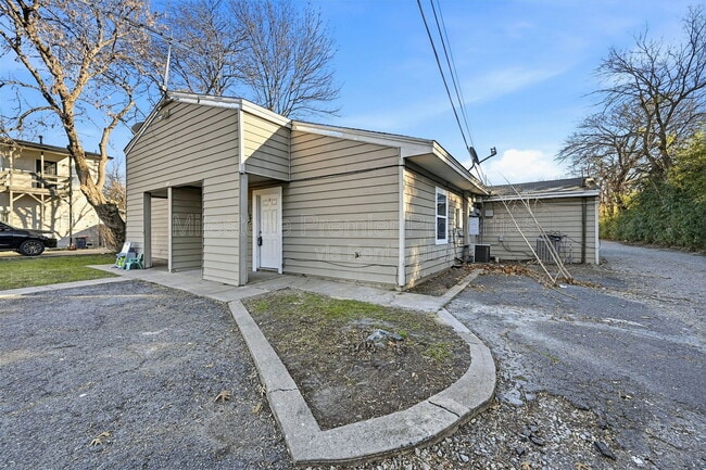 Photo - 817 S Elm St