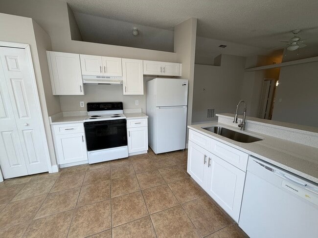 1828 Lacy Ln