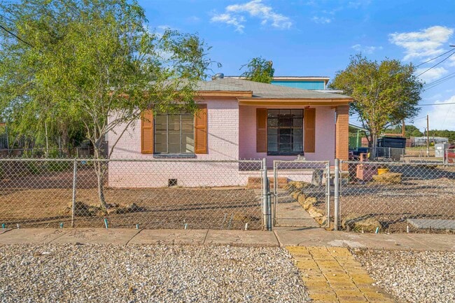 Building Photo - 1820 Aldama St