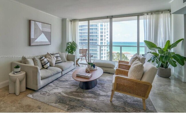 Photo - 5900 Collins Ave Unidad 1406