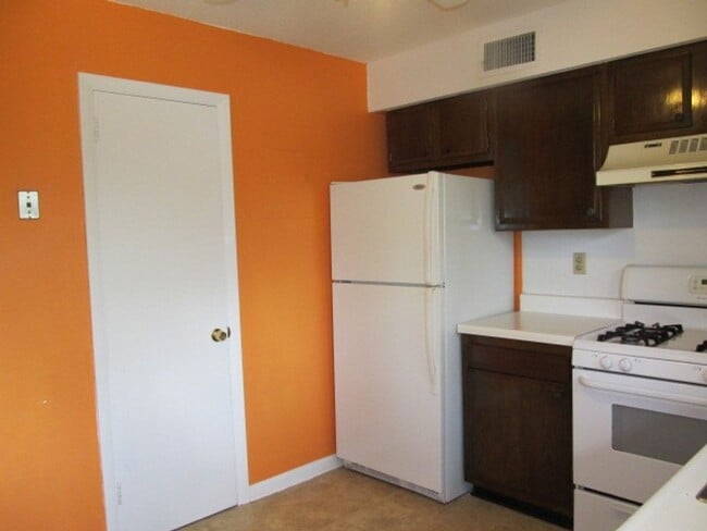 Photo - Chapel Hill / Hamlin Park Apt. AVAILABLE