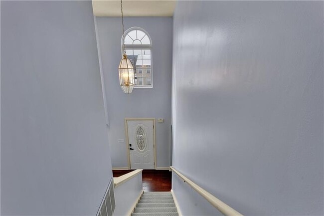 Photo - 123 Stratford Ct