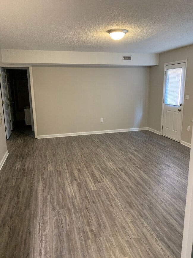 Catawba Place 2 Bedroom Living Room - Apartments on 20th