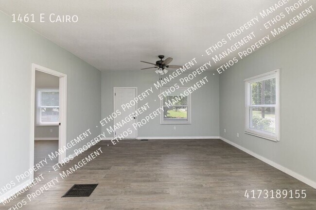 1461 E Cairo-