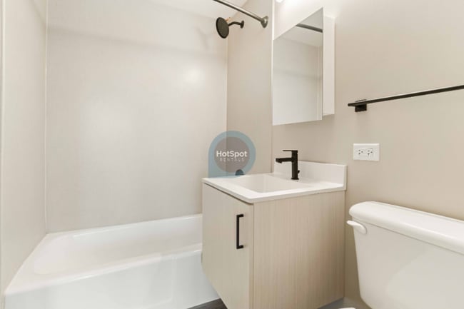 Photo - 1920 W Ogden Ave Unidad 1712