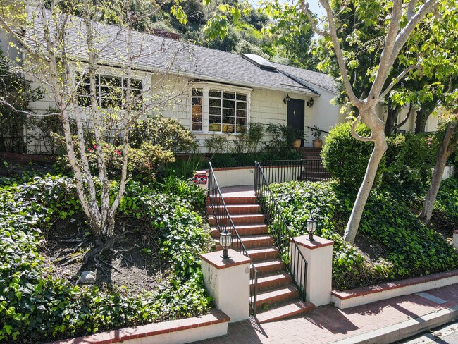 Front - 1150 Chantilly Rd