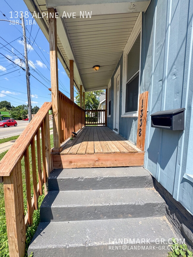 Photo - 1338 Alpine Ave NW