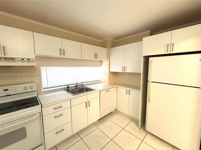 Photo - 17011 N Bay Rd Unit 1018