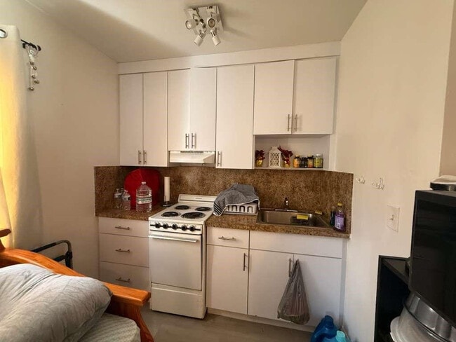 Photo - 126 SE 10th St