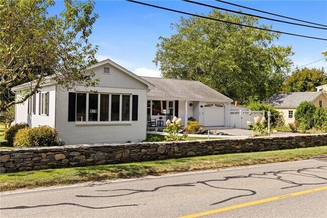 Photo - 331 3rd Beach Rd
