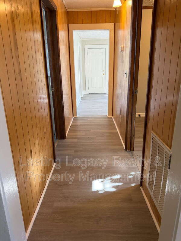 Photo - 438 Crews St