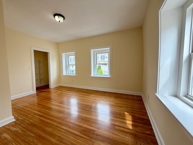 Building Photo - 44 Everett St Unit 2