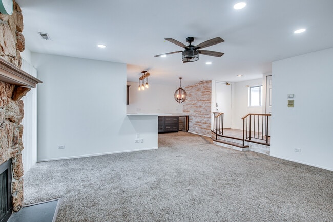 Photo - 340 Springlake Ln Unidad D