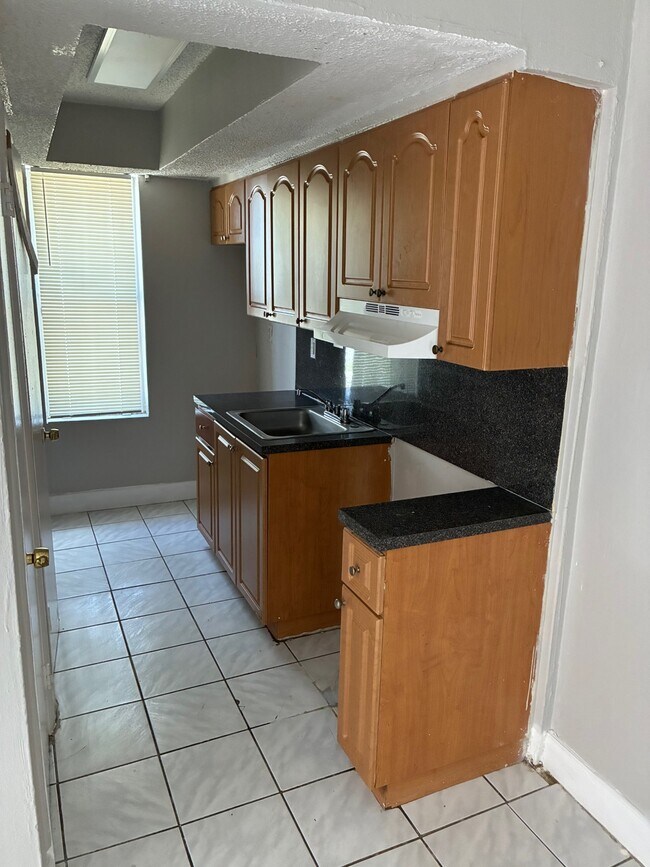 678 NW 44th St
