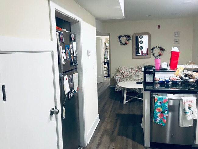 Photo - 2844 W Stiles St Unidad 2nd Fl