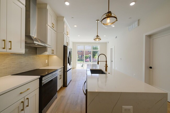 Photo - Modern Sophistication in NW/Friendship Heights - BRAND NEW 2BR/2BA w/ Private Parking Unidad 3