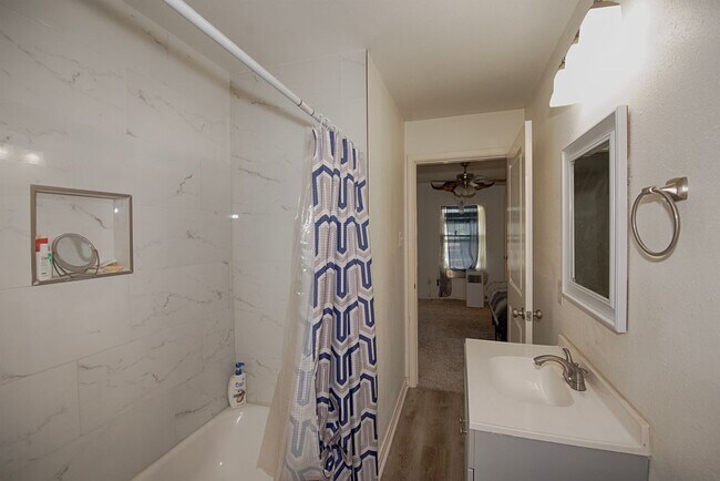 Photo - 2802 Canfield St