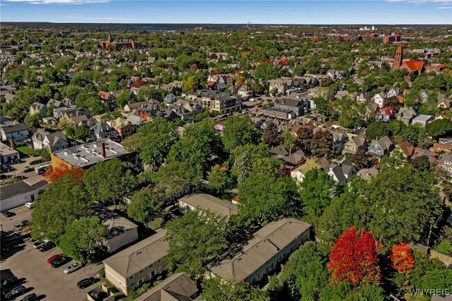 Photo - 666 W Ferry St